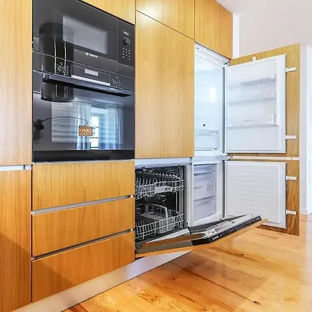 Outstanding Santos Spacious 2 Bedroom W Ac Appartamento Lisbona