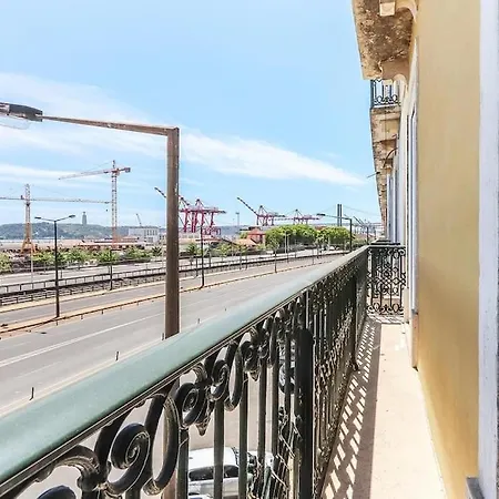 Outstanding Santos Spacious 2 Bedroom W Ac * Lisboa