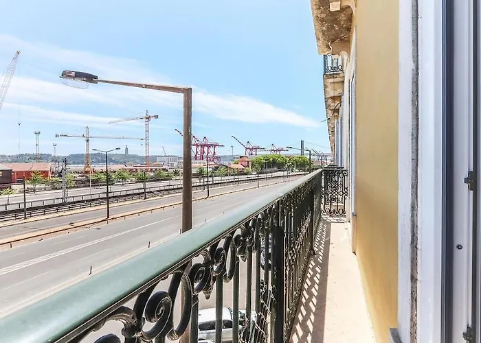 Outstanding Santos Spacious 2 Bedroom W Ac * Lisboa